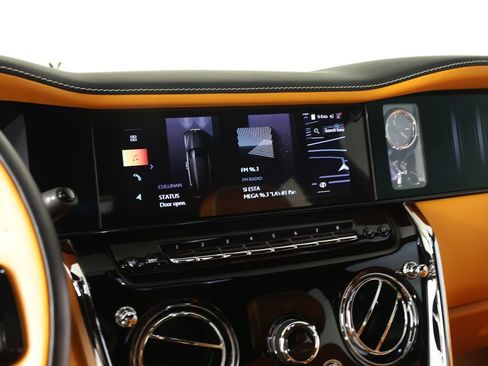 Certified 2025 Rolls-Royce Cullinan AWD/4WD image 13