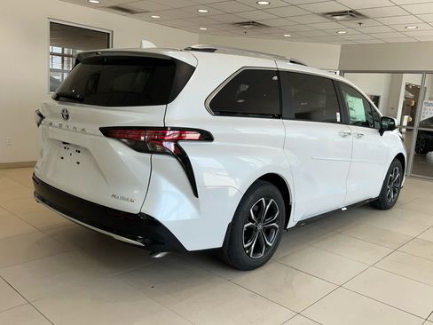 New 2026 Toyota Sienna Platinum AWD/4WD image 5