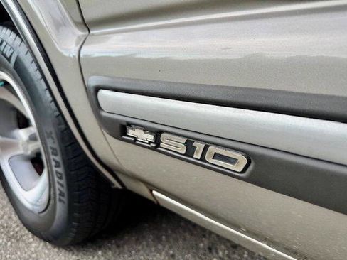 Used 2001 Chevrolet S10 Pickup LS w/ Preferred Equipment Group image 11