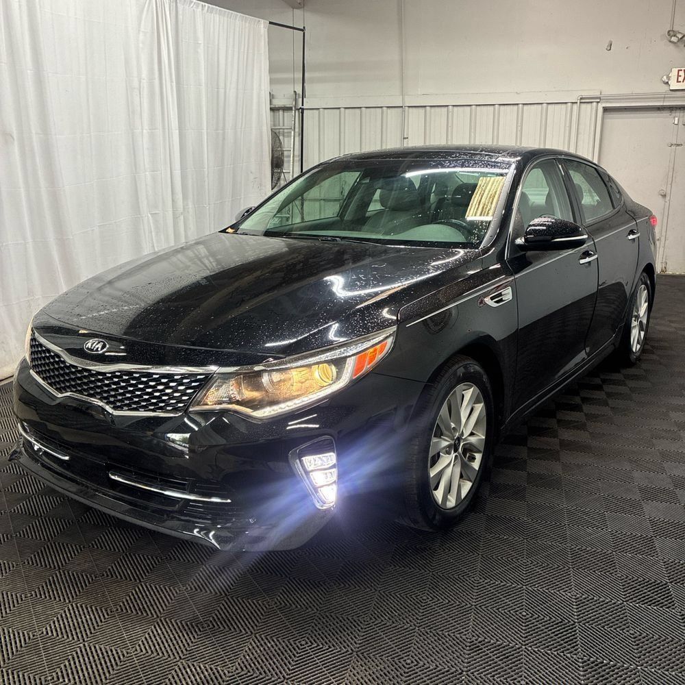 Used 2018 Kia Optima EX w/ Technology Package FWD image 2