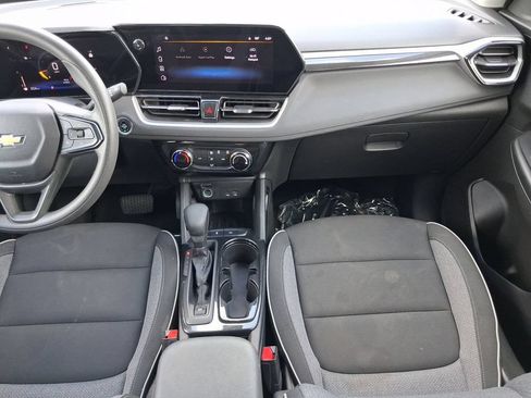 Used 2025 Chevrolet TrailBlazer LT FWD image 3