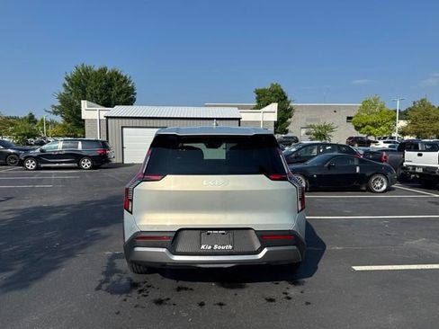 Certified 2024 Kia EV9 Light Long Range RWD image 4