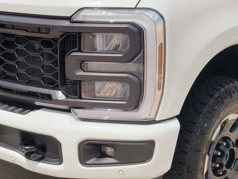 Used 2024 Ford F250 Lariat w/ Lariat Ultimate Package AWD/4WD image 8