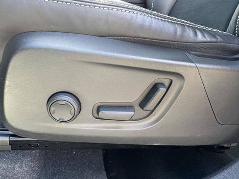 Used 2021 Volvo XC40 T5 R-Design w/ Advanced Package image 8