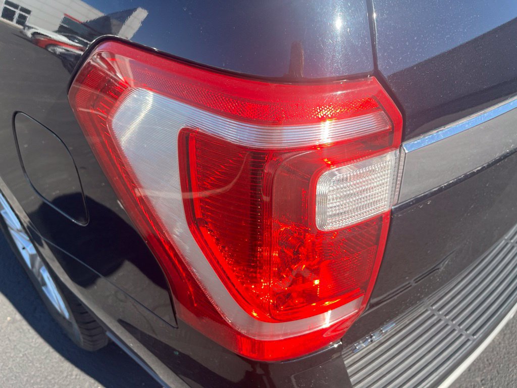 Used 2020 Ford Expedition XLT w/ Equipment Group 202A AWD/4WD image 19