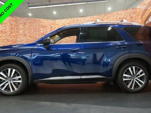 Used 2022 Nissan Pathfinder Platinum w/ Cargo Package image 4