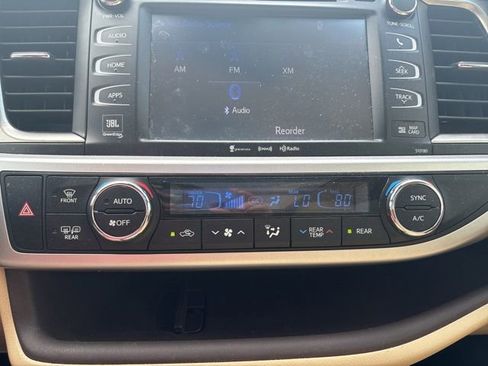 Used 2018 Toyota Highlander Limited Platinum FWD image 15