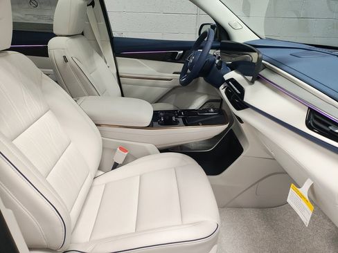 New 2026 Buick Enclave Avenir w/ Super Cruise Package image 7