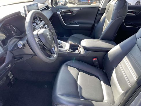 Used 2019 Toyota RAV4 Limited image 11