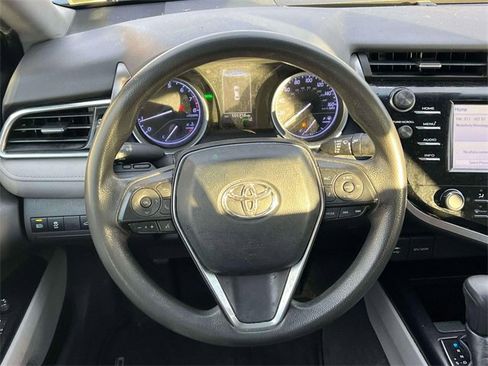 Used 2018 Toyota Camry LE image 13