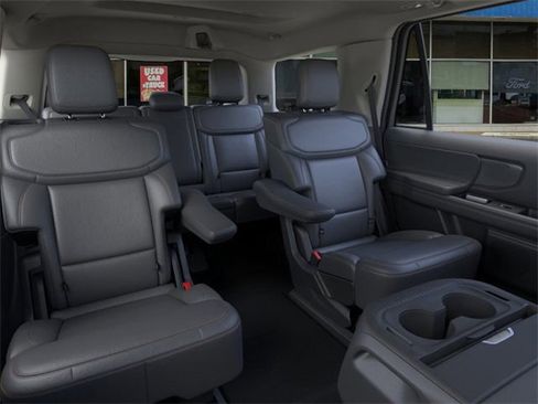 New 2025 Ford Expedition Active image 11