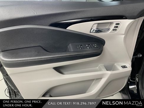 Used 2019 Honda Pilot Touring image 17