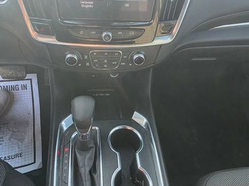 Used 2023 Chevrolet Traverse LT w/ Rear Camera Mirror Package AWD/4WD image 13