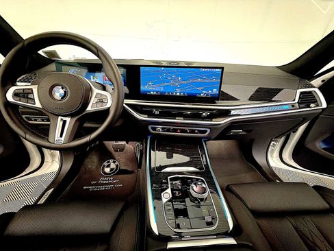 Used 2025 BMW X7 M60i w/ Climate Comfort Package image 16