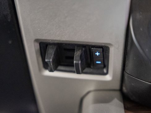 Used 2015 Ford F150 Lariat w/ Equipment Group 501A Mid image 33