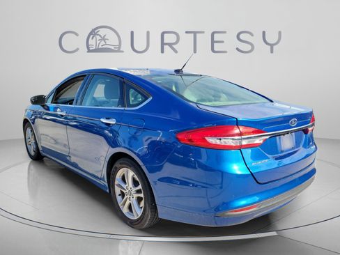Used 2018 Ford Fusion SE FWD image 2