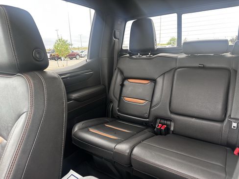 Used 2023 GMC Sierra 1500 AT4 w/ AT4 Preferred Package AWD/4WD image 12