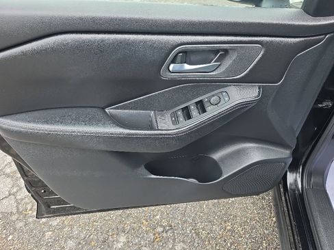 Used 2024 Nissan Rogue SV AWD/4WD image 11