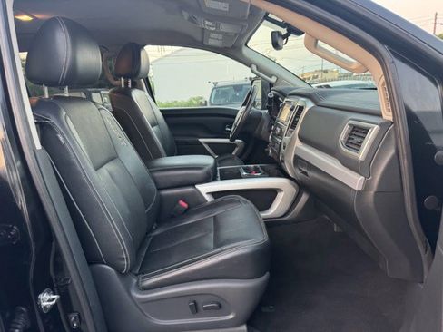 Used 2018 Nissan Titan PRO-4X w/ Pro-4x Convenience Package AWD/4WD image 16