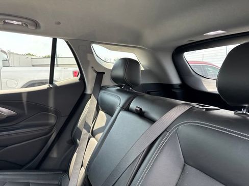 Used 2023 GMC Terrain SLT w/ Tech Package FWD image 11