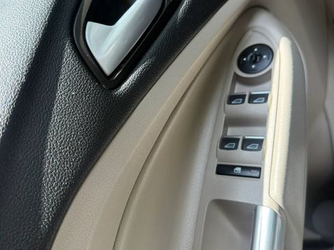 Used 2018 Ford Escape Titanium w/ Ford Safe & Smart Package FWD image 18