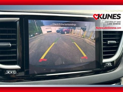 Used 2024 Chrysler Pacifica Touring-L FWD image 25