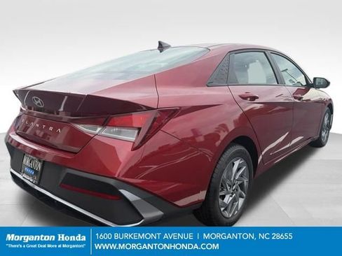 Used 2024 Hyundai Elantra SEL FWD image 9