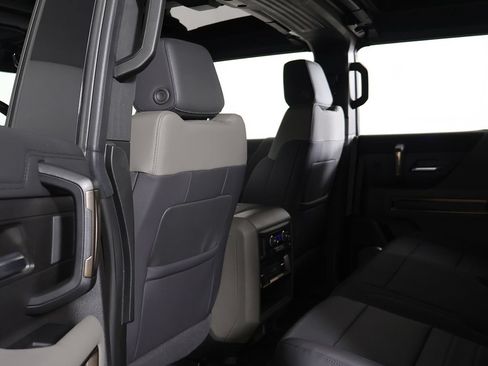 Used 2025 GMC Hummer EV 2X w/ Extreme Off-Road Package AWD/4WD image 35