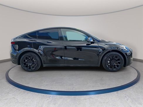 Used 2023 Tesla Model Y Long Range image 5