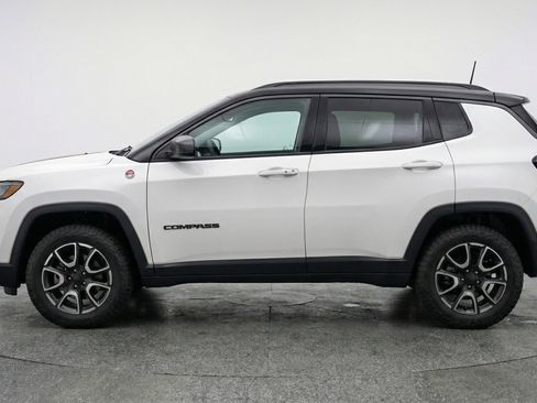 Used 2025 Jeep Compass Trailhawk AWD/4WD image 5