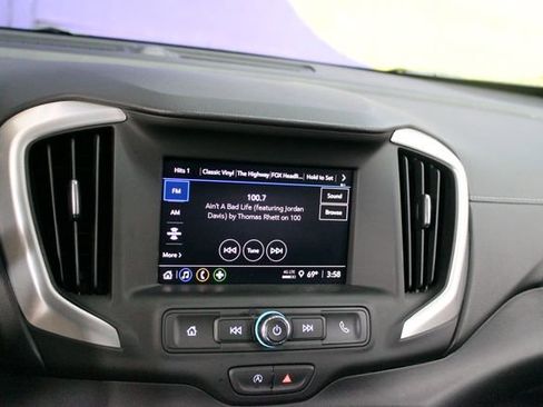 Used 2024 GMC Terrain SLE w/ Driver Convenience Package FWD image 19