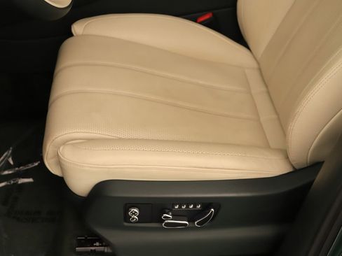 Used 2023 Bentley Bentayga Extended Wheelbase AWD/4WD image 24