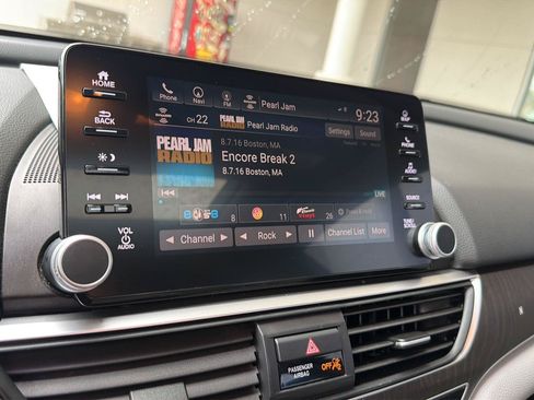 Used 2018 Honda Accord Touring image 24