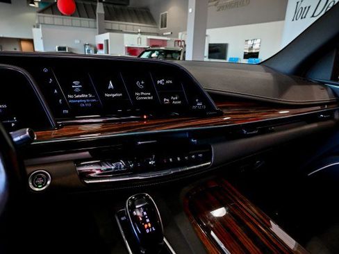 Used 2021 Cadillac Escalade ESV Premium Luxury AWD/4WD image 35