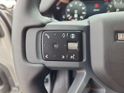 New 2026 Land Rover Defender 130 X-Dynamic SE AWD/4WD image 17