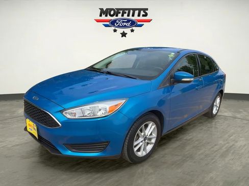 Used 2015 Ford Focus SE FWD image 1