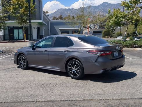 Used 2022 Toyota Camry SE w/ Carpet Mat Package (TMS) FWD image 5