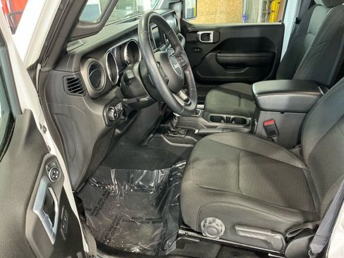 Used 2022 Jeep Wrangler Unlimited Sport image 3
