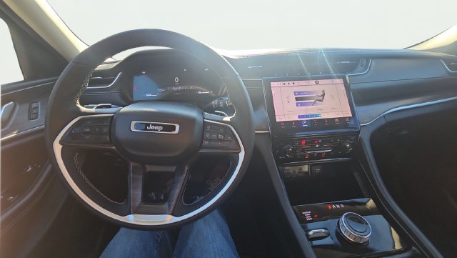 Used 2023 Jeep Grand Cherokee Limited AWD/4WD image 9