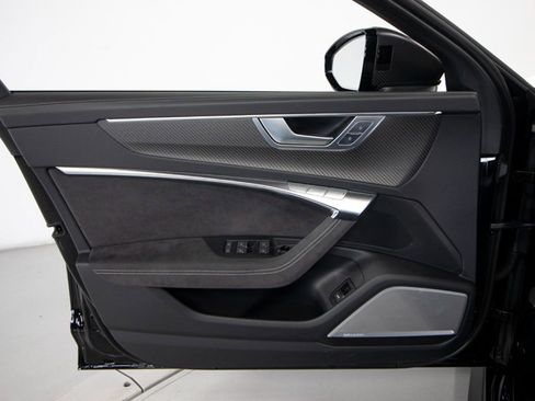 Used 2025 Audi RS 6 performance image 39