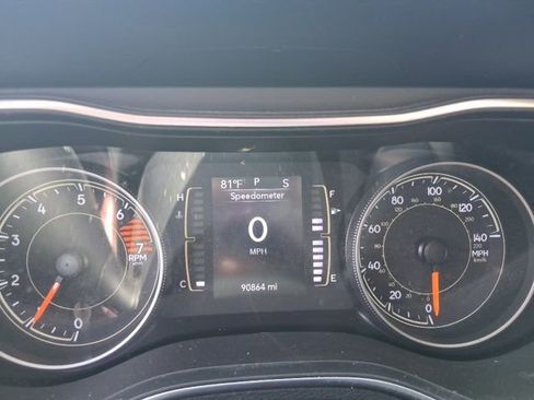 Used 2020 Jeep Cherokee Latitude Plus FWD image 19
