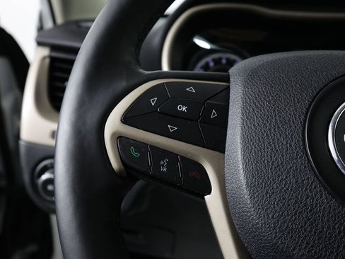 Used 2015 Jeep Cherokee Latitude w/ Cold Weather Group AWD/4WD image 32