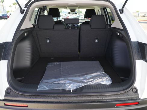 New 2026 Honda HR-V LX image 8