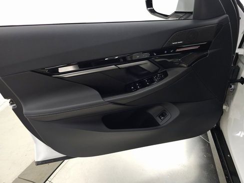 New 2026 BMW 530i xDrive w/ M Sport Package image 10