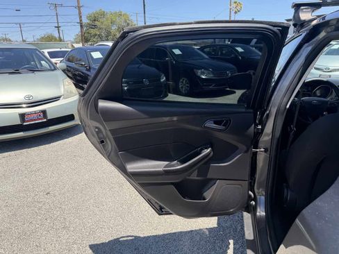 Used 2018 Ford Focus SE FWD image 15