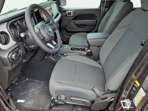 New 2025 Jeep Gladiator Sport image 15