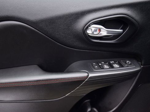 Used 2016 Jeep Cherokee Trailhawk image 26