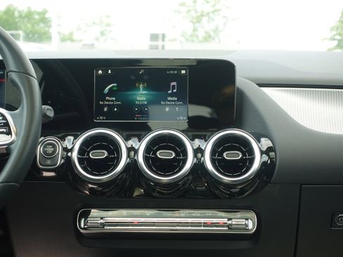 Used 2021 Mercedes-Benz GLA 250 4MATIC image 17