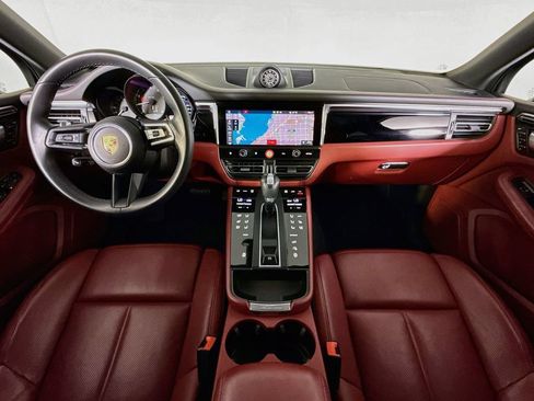 Certified 2025 Porsche Macan AWD/4WD image 11