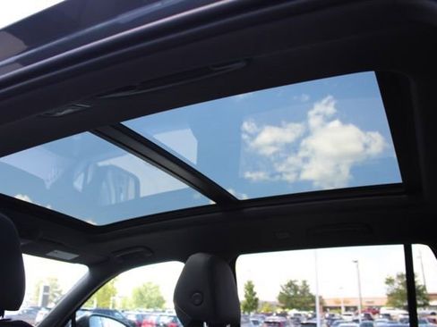 New 2025 Volkswagen Tiguan SE R-Line AWD/4WD image 19